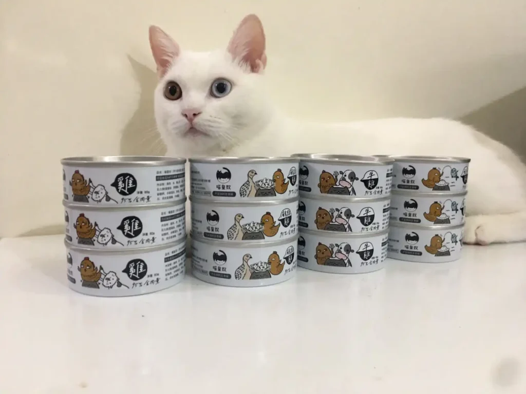 What are the benefits of canned food for cats?